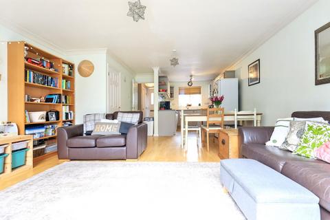 219 Manor Road, Witney, OX28 3UG
