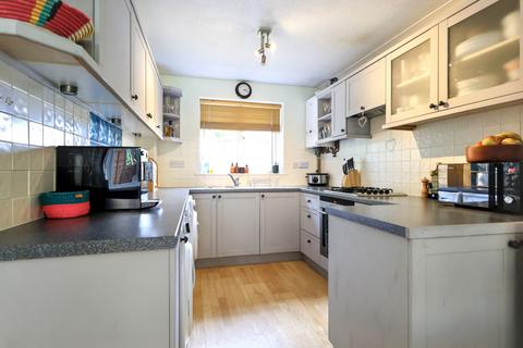 219 Manor Road, Witney, OX28 3UG
