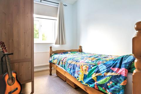 219 Manor Road, Witney, OX28 3UG