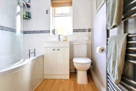 219 Manor Road, Witney, OX28 3UG