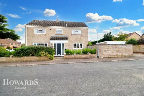 4 bedroom detached house for sale, Cherry Hill Close, Worlingham, Beccles