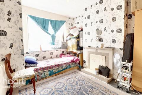 undefined, Queens Avenue, Greenford