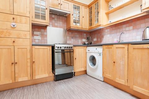 3 bedroom flat to rent, 1618L Elm Row, Edinburgh, EH7 4AA