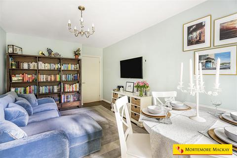 2 bedroom flat for sale, Springbank, London