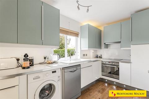 2 bedroom flat for sale, Springbank, London
