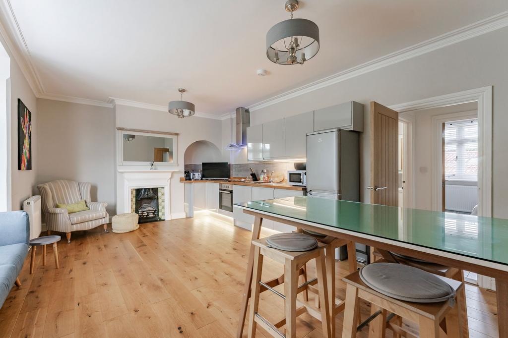 2 bedroom flat for sale
