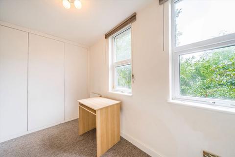 2 bedroom flat for sale, Hampden Road, London N10