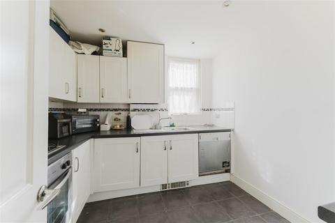 3 bedroom apartment for sale, Greenford Avenue, Hanwell