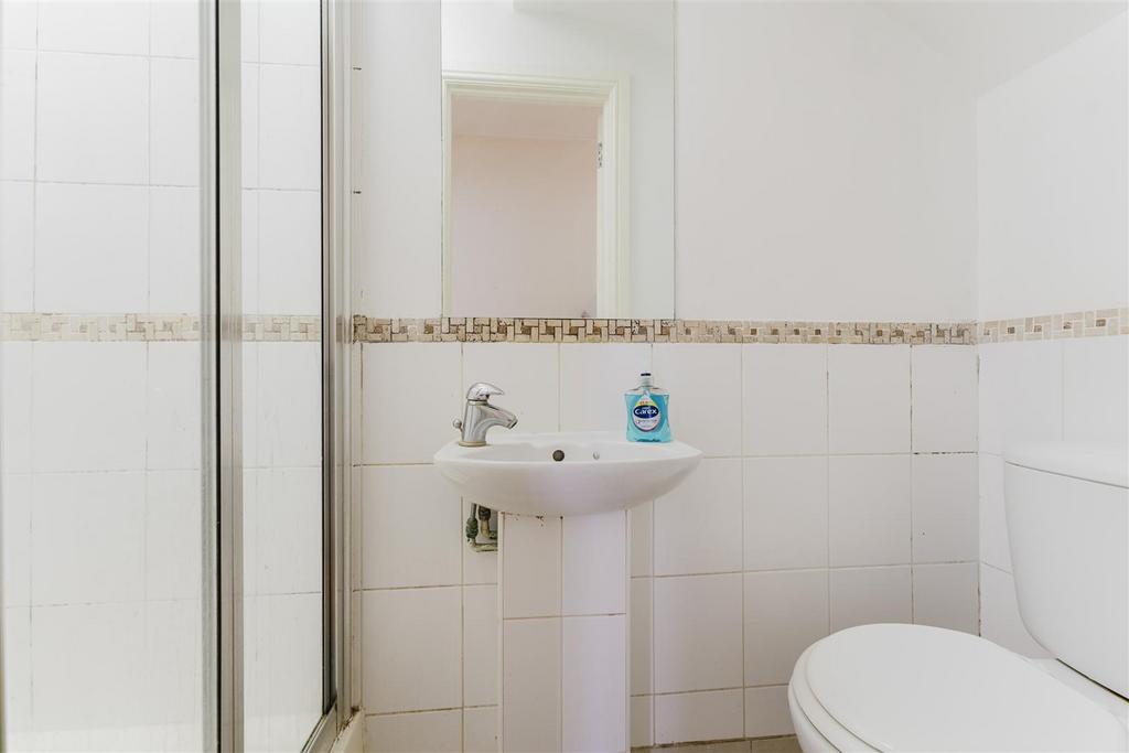 47b Greenford Ave shower.jpg