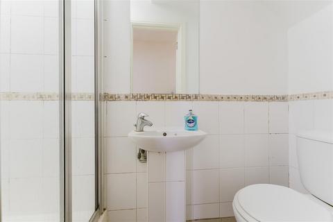 3 bedroom apartment for sale, Greenford Avenue, Hanwell