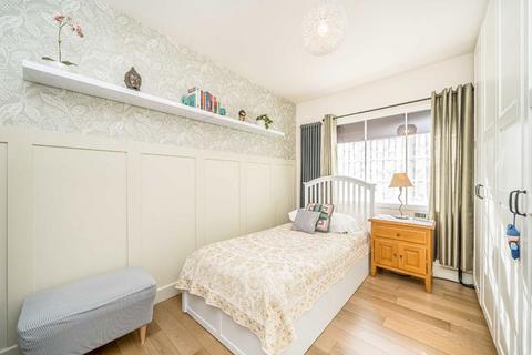 undefined, Conifers Close, Teddington TW11