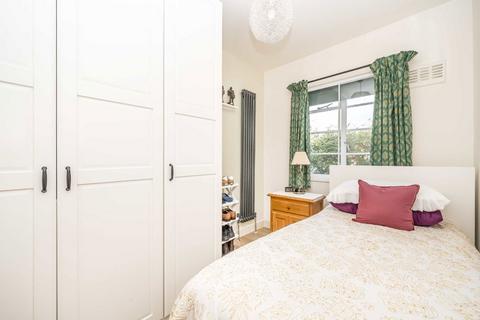 undefined, Conifers Close, Teddington TW11