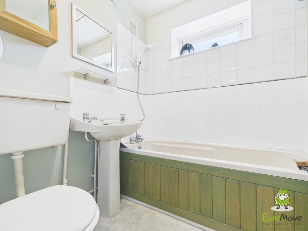 Ewe Move Estate Agents Basingstoke - LONGACRE RISE