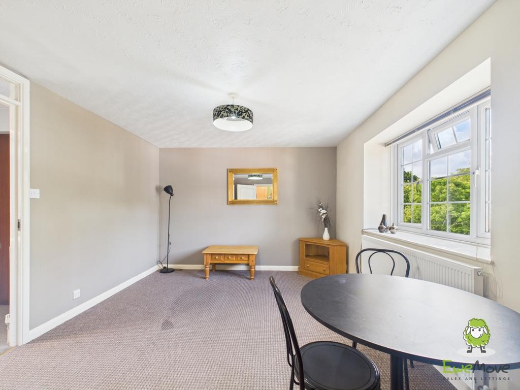 Ewe Move Estate Agents Basingstoke - LONGACRE RISE