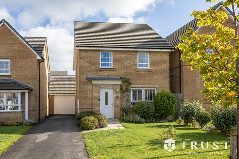 Carson Grove, Morley, LS27