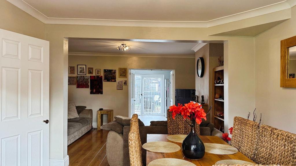 Dining area/ lounge