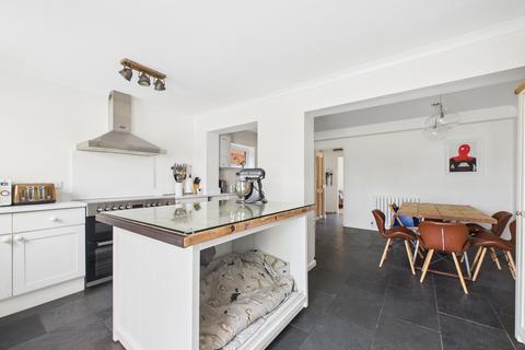 undefined, College Crescent, Oakley, Aylesbury, Buckinghamshire