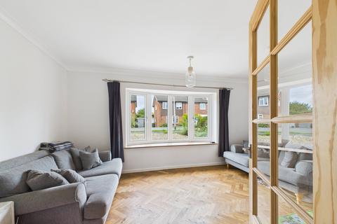 undefined, College Crescent, Oakley, Aylesbury, Buckinghamshire