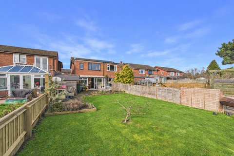 undefined, College Crescent, Oakley, Aylesbury, Buckinghamshire