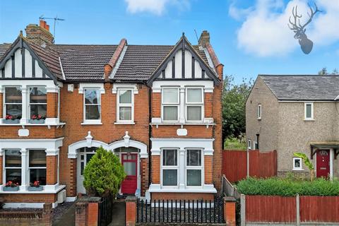 3 bedroom end of terrace house for sale, Scholars Road, North Chingford E4
