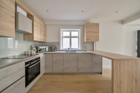 Flat 2, 1 Crown Road, New Malden, KT3 3UW
