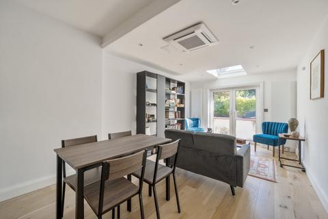 Flat 2, 1 Crown Road, New Malden, KT3 3UW