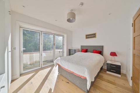 Flat 2, 1 Crown Road, New Malden, KT3 3UW