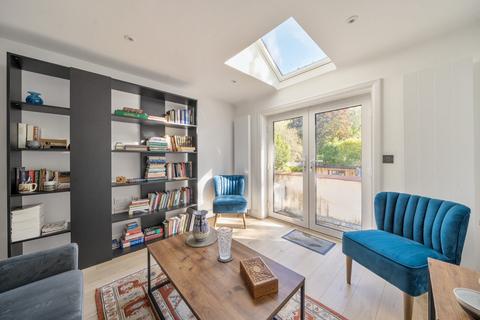 Flat 2, 1 Crown Road, New Malden, KT3 3UW