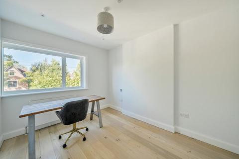 Flat 2, 1 Crown Road, New Malden, KT3 3UW