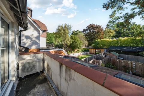 Flat 2, 1 Crown Road, New Malden, KT3 3UW