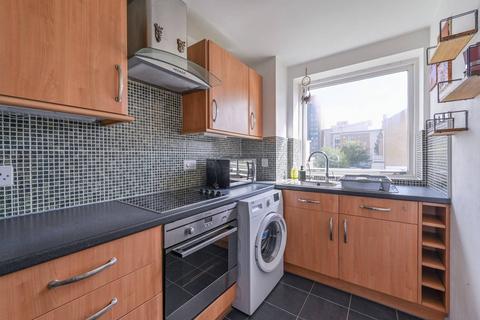 1 bedroom flat for sale, Felixstowe Court, E16, Gallions Reach, London, E16