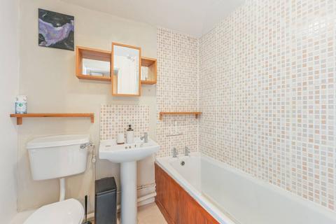 1 bedroom flat for sale, Felixstowe Court, E16, Gallions Reach, London, E16