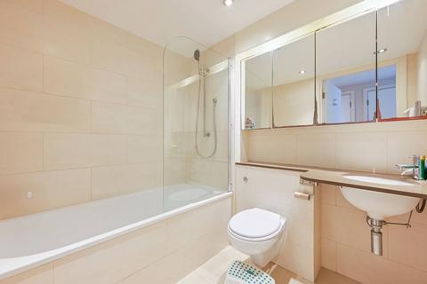 2 bedroom flat for sale, The Oxygen, Royal Docks, London, E16