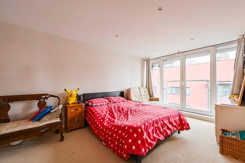 2 bedroom flat for sale, The Oxygen, Royal Docks, London, E16