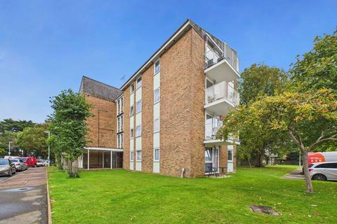 2 bedroom flat for sale, Dorchester Gardens, Worthing, BN11