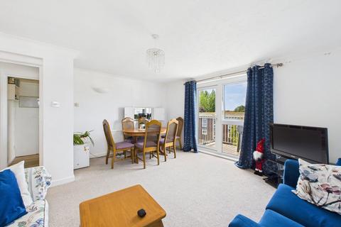 2 bedroom flat for sale, Dorchester Gardens, Worthing, BN11