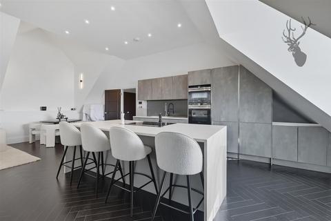 3 bedroom flat for sale, Manor Road, Chigwell IG7