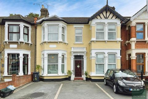 2 bedroom flat for sale, Cavendish Gardens, Ilford, IG1