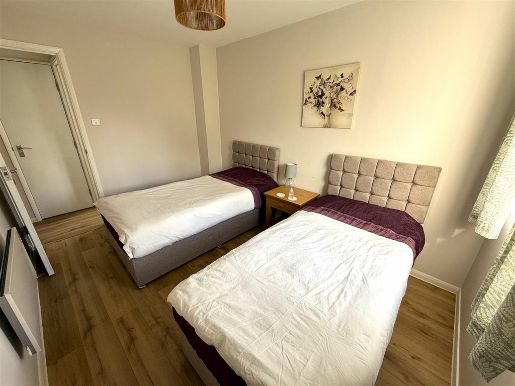 Bed 2b.jpg