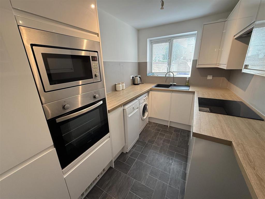 Kitchen 1.jpg