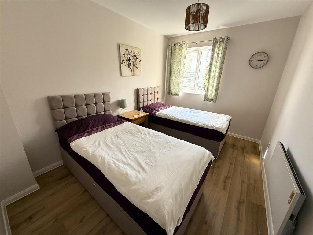 Bed 2a.jpg