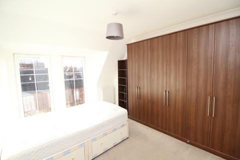 2 bedroom flat to rent, Beckingham Metro Station Road, Surrey TW20