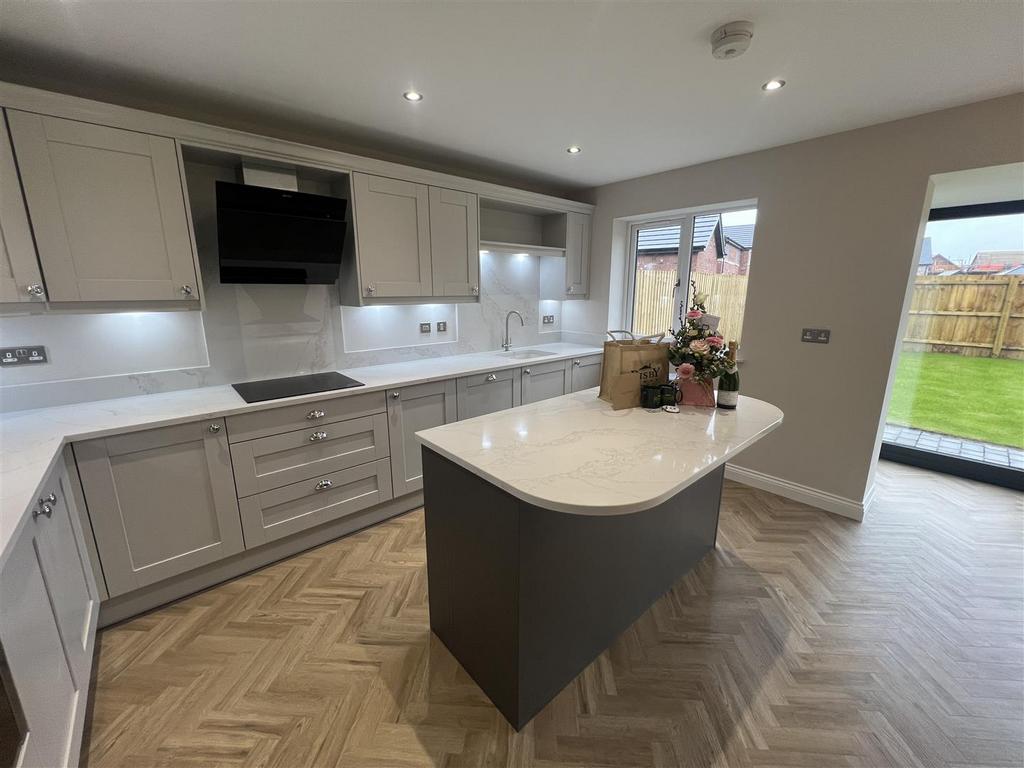 2 - Kitchen.jpg