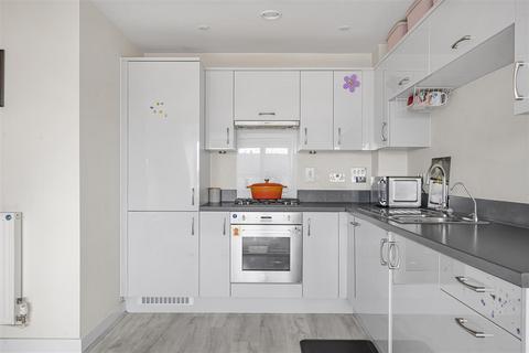 undefined, 16 Ruston Close, Reading