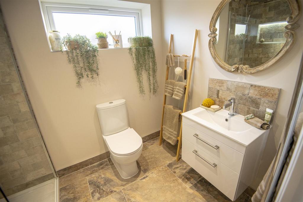 7 - Show Home Ensuite.jpg