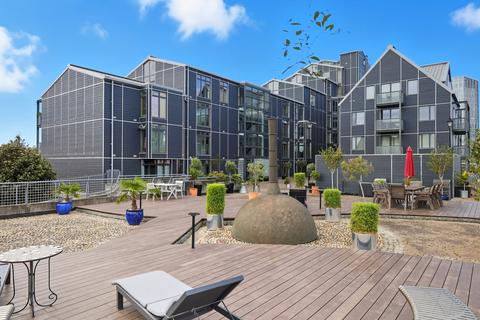 2 bedroom flat for sale, Island House, London E3
