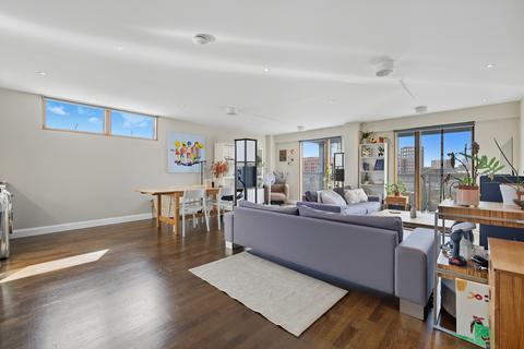 2 bedroom flat for sale, Island House, London E3