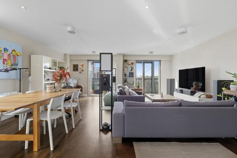 2 bedroom flat for sale, Island House, London E3
