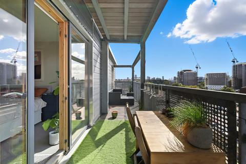 2 bedroom flat for sale, Island House, London E3