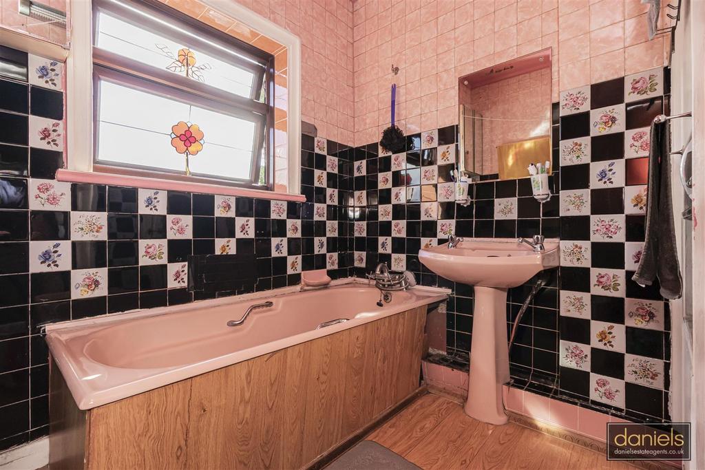 24 63292 watermarked.jpg